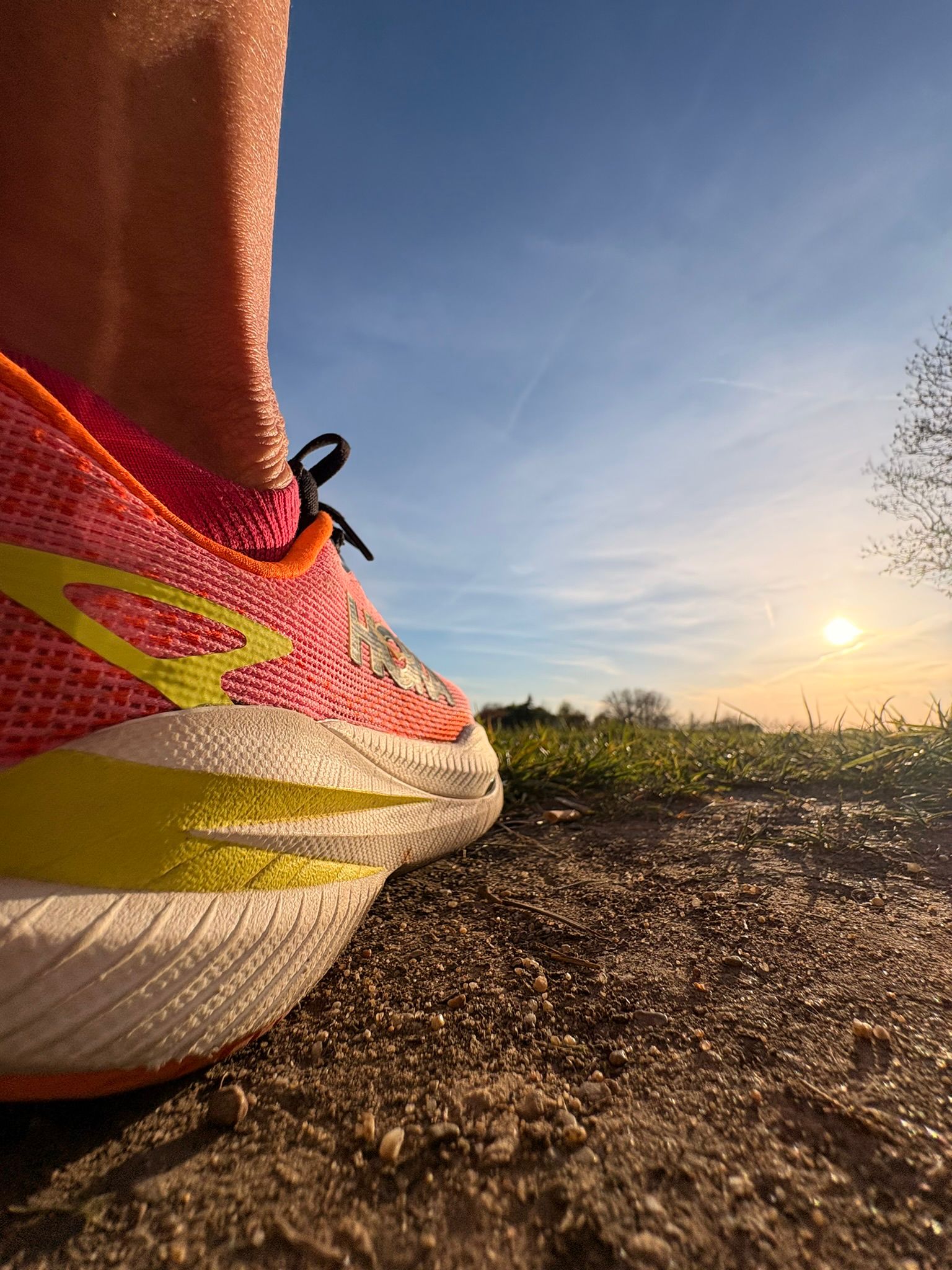 Hardloopschoen bij zonsondergang